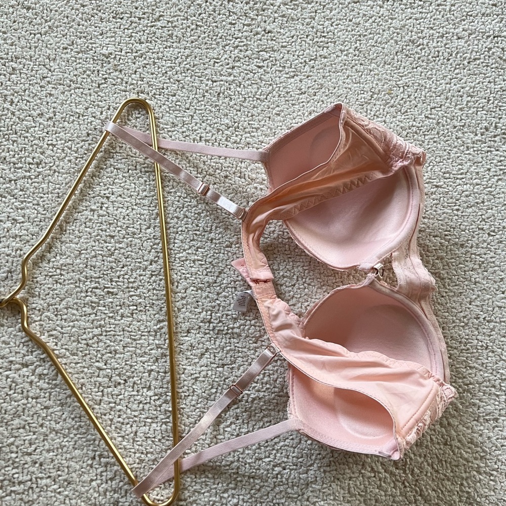 Elegant Lace Push-Up Bra in Soft Pink - Picture 4 of 6